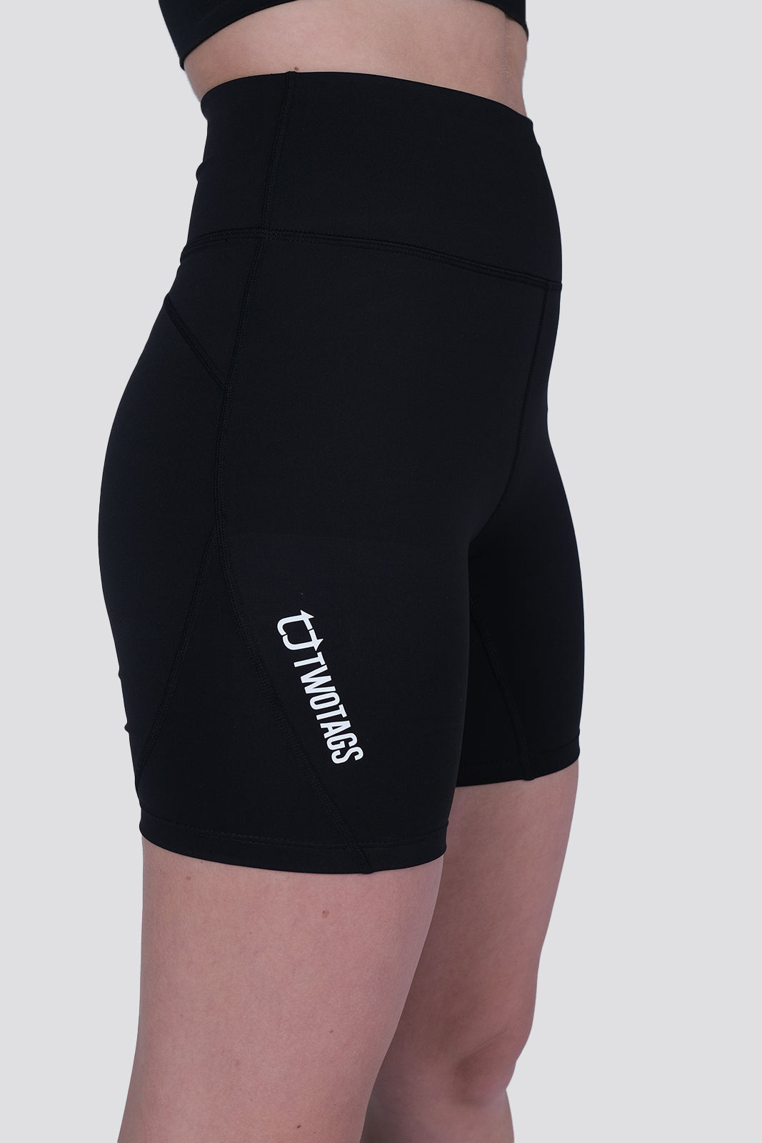 Dynamic Mid Biker Shorts - Black